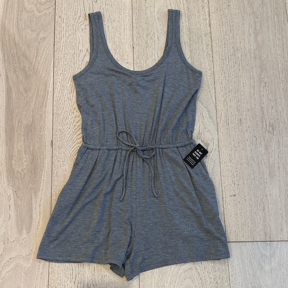 Express Scoop Neck Sleeveless Tie Waist Romper in Size XS | New With Tags - Picture 11 of 11